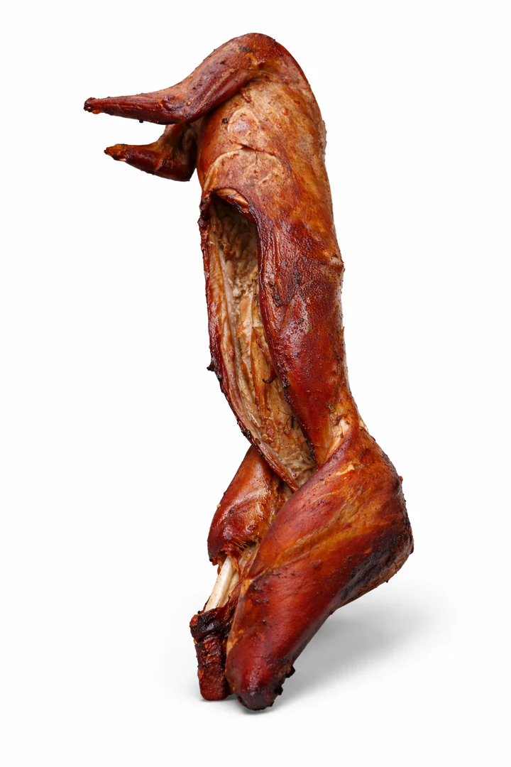 Lapin cuit fumé nature avec de la sciure de bois aromatisé aux différentes épices