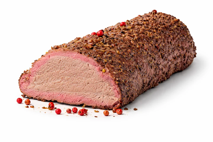 Filet de bœuf fumé au poivre sauvage et baie rose de Madagascar. Barquette de 14/15 tranches de filet.